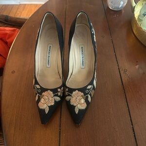 Manolo Blahnik Black and Cream Heels with Elegant Floral Design